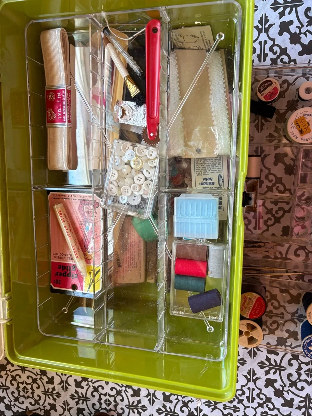Green Vintage-Style Metal Storage Box with Clear Lid